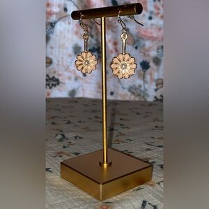 Pink Daisy w/ Pearl Centers